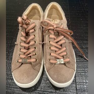 UGG Milo Leather Suede Low Top Fashion Sneaker Women's (Size 7)
